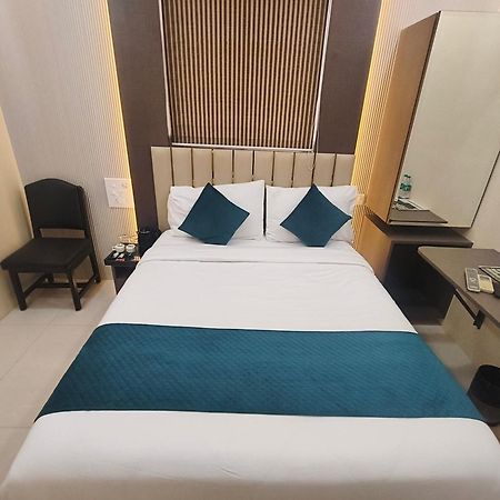 Hotel Triton - Near Us Embassy - Hotel In Sion Bombay Esterno foto