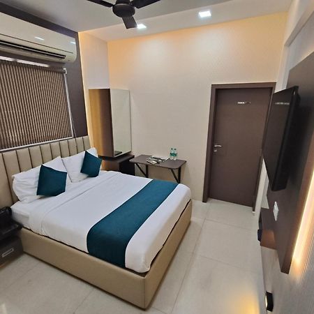 Hotel Triton - Near Us Embassy - Hotel In Sion Bombay Esterno foto