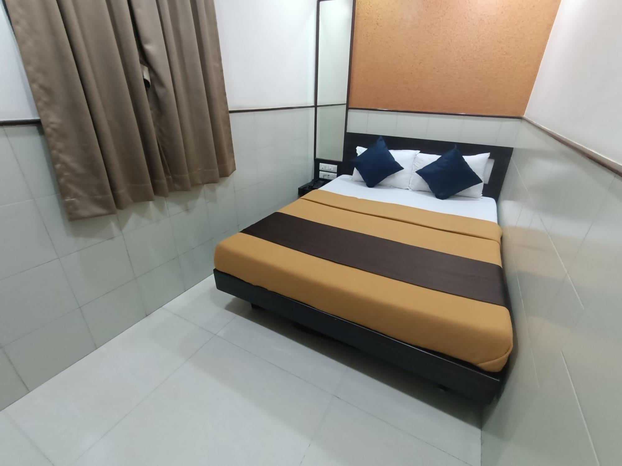 Hotel Triton - Near Us Embassy - Hotel In Sion Bombay Esterno foto