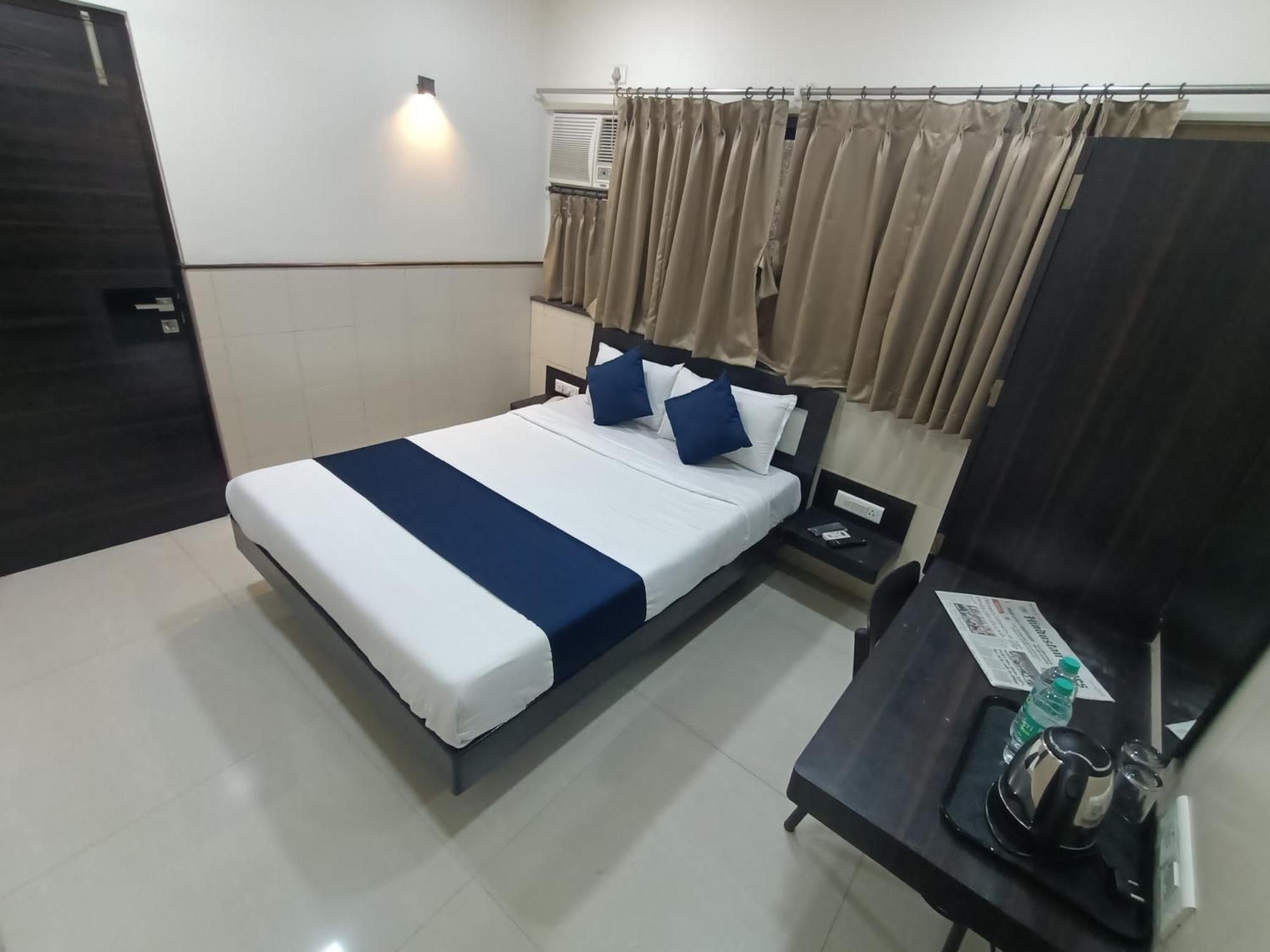 Hotel Triton - Near Us Embassy - Hotel In Sion Bombay Esterno foto