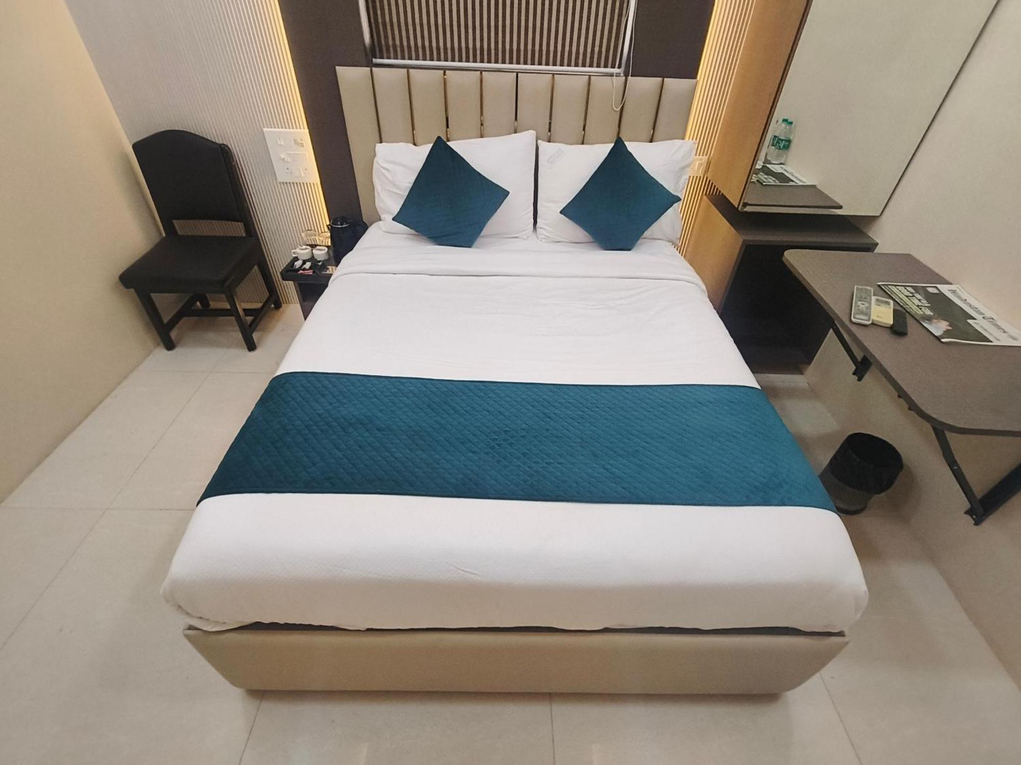 Hotel Triton - Near Us Embassy - Hotel In Sion Bombay Esterno foto