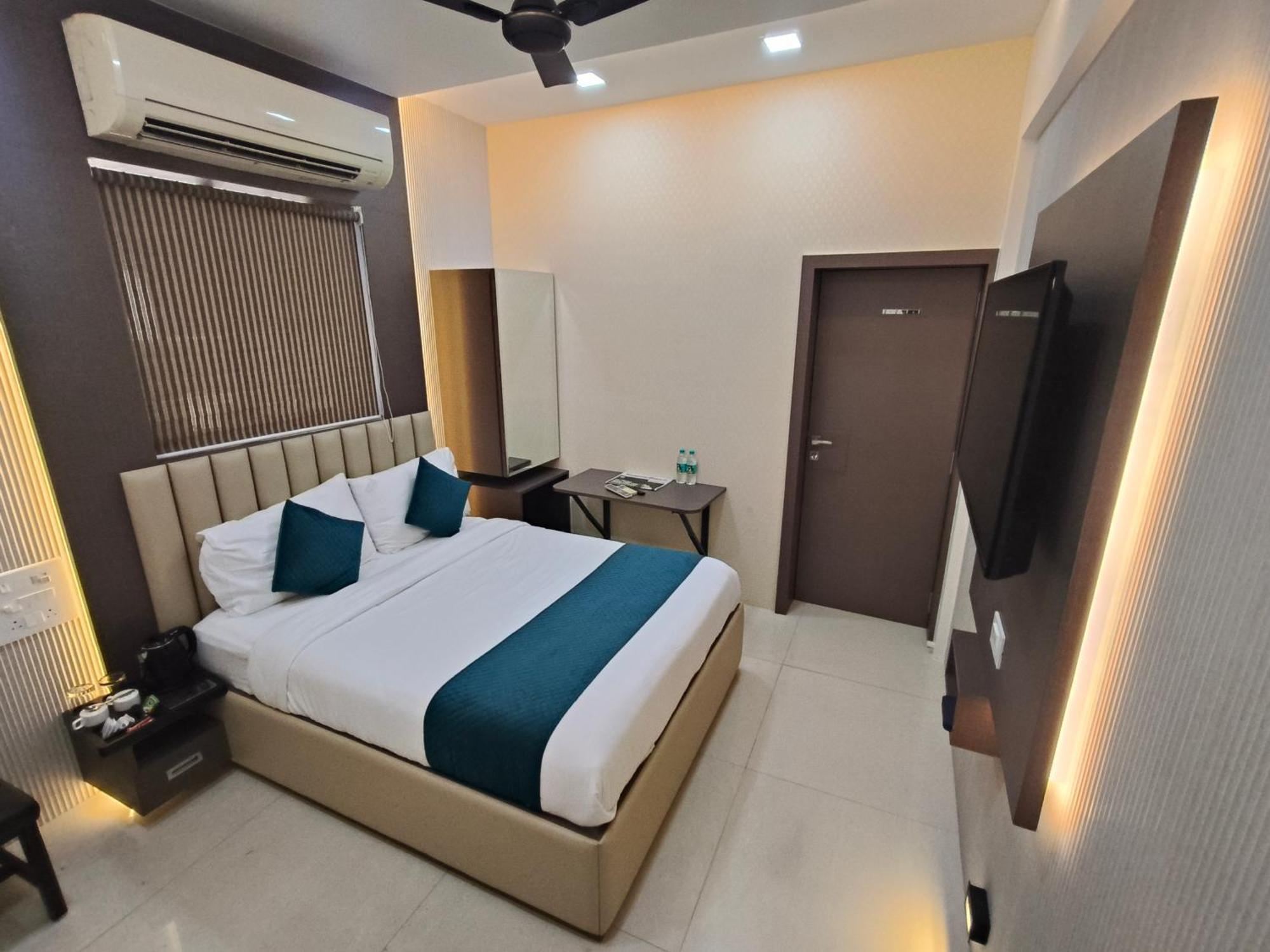 Hotel Triton - Near Us Embassy - Hotel In Sion Bombay Esterno foto